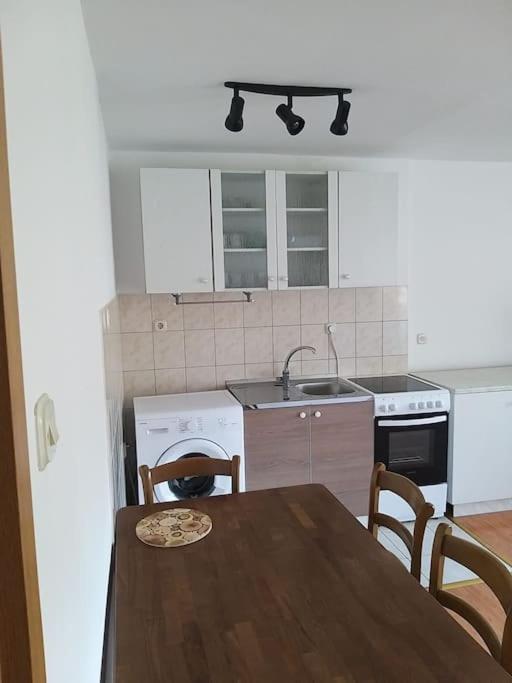 Nice Apartment On Quite Location Near City Center 斯普利特 外观 照片